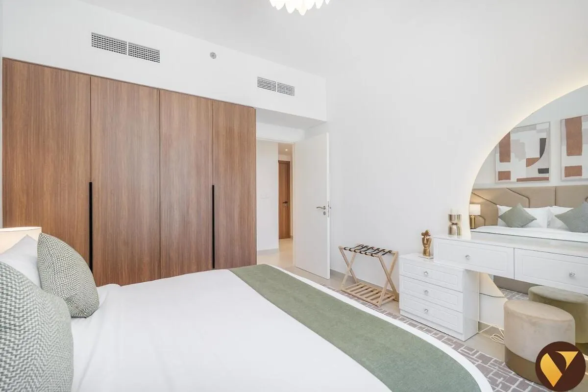 Apartment Vogue Madinat Jumeirah Living With Pool View And Balcony - Brand New Dubai